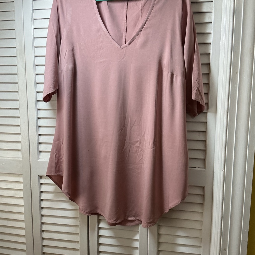 Torrid Ladies Top Rose Colored Size 2 (18-20/2X)